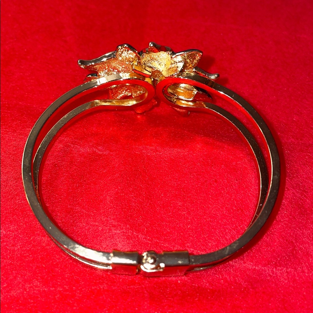 Festive Red and Green Poinsettia Flower Bracelet - Picture 2 of 5